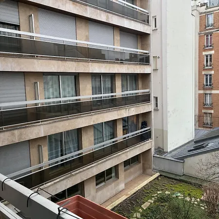 Grand Faubourg Sainthonore 8th * Paris